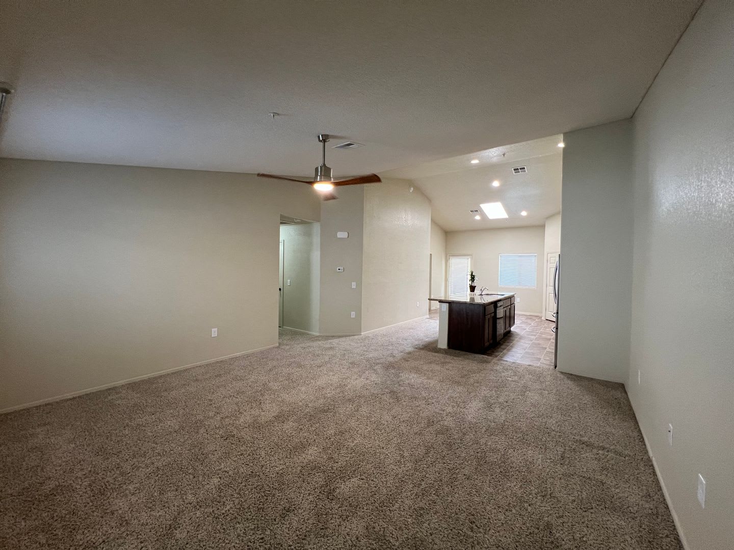 VERY NICE 2 BED 2 BATH TOWNHOME! – photo 2