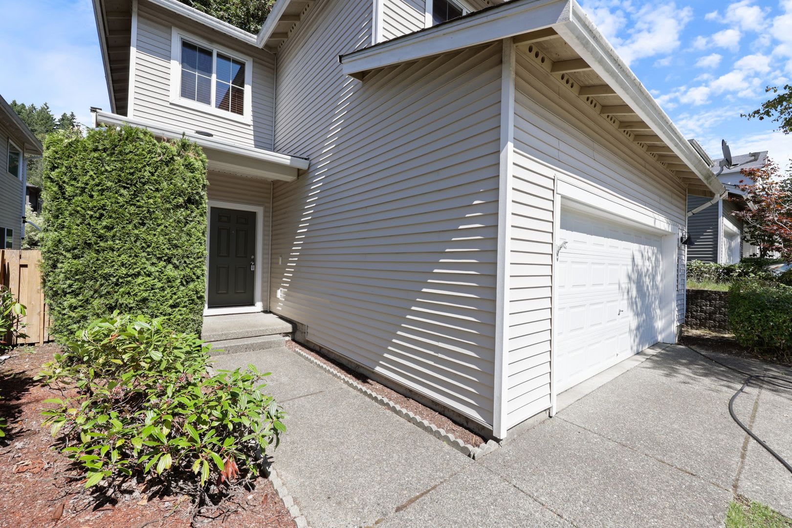 Move in ready now! Tumwater Hill home with 3 bedroom 2.5 baths, Tumwater School District. – photo 2