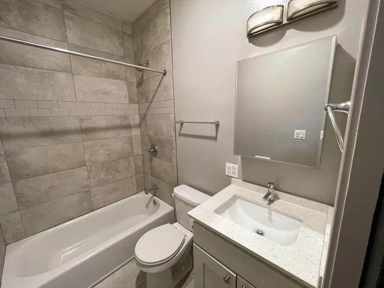 4602 North Clarendon Ave. – photo 2
