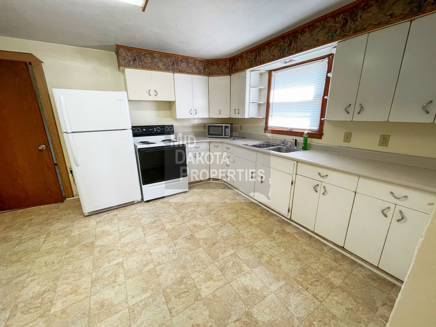 914 E 2nd- 3 bedroom house – photo 4