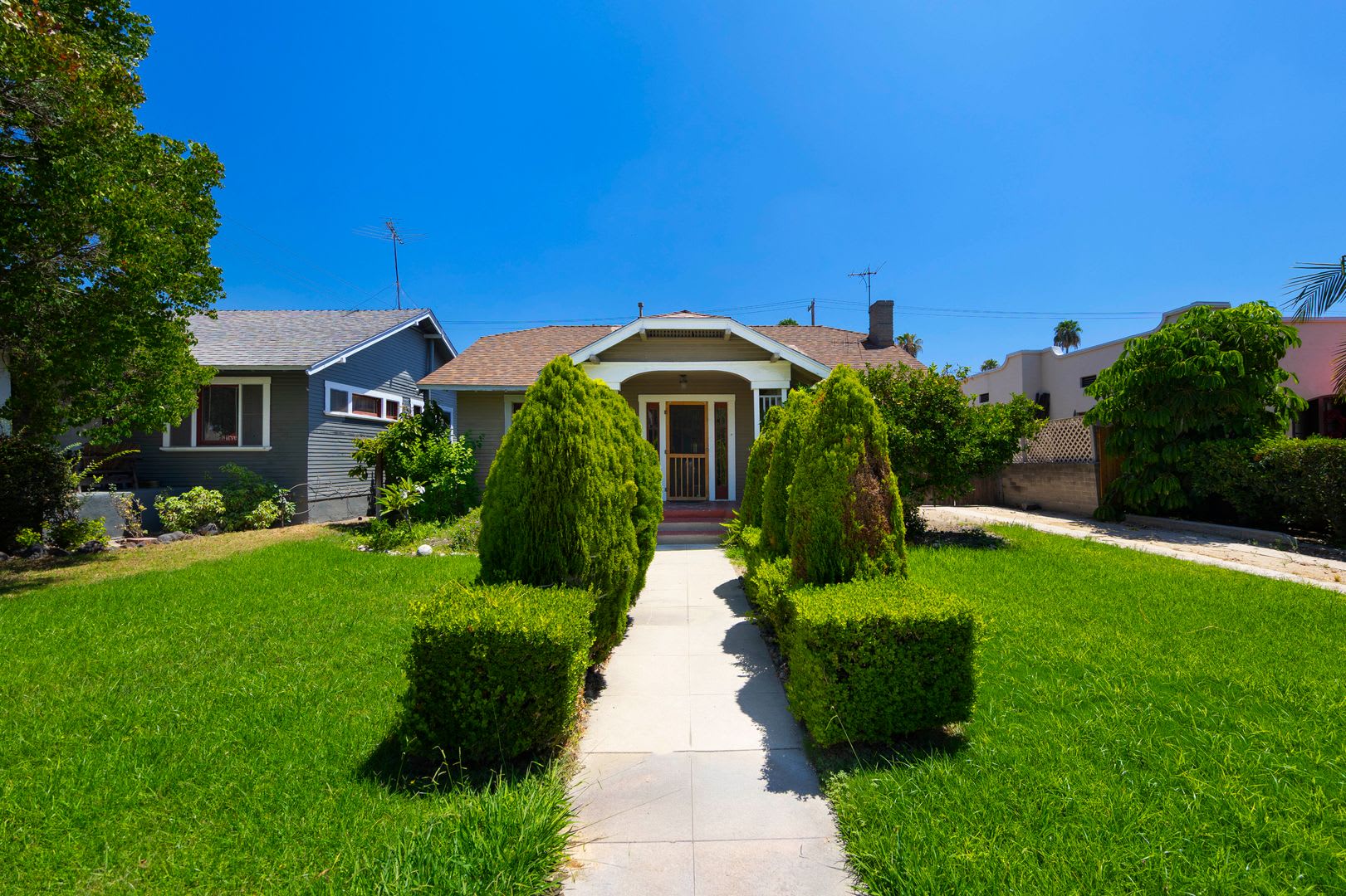 Classic Anaheim Living With Prime Location – photo 1