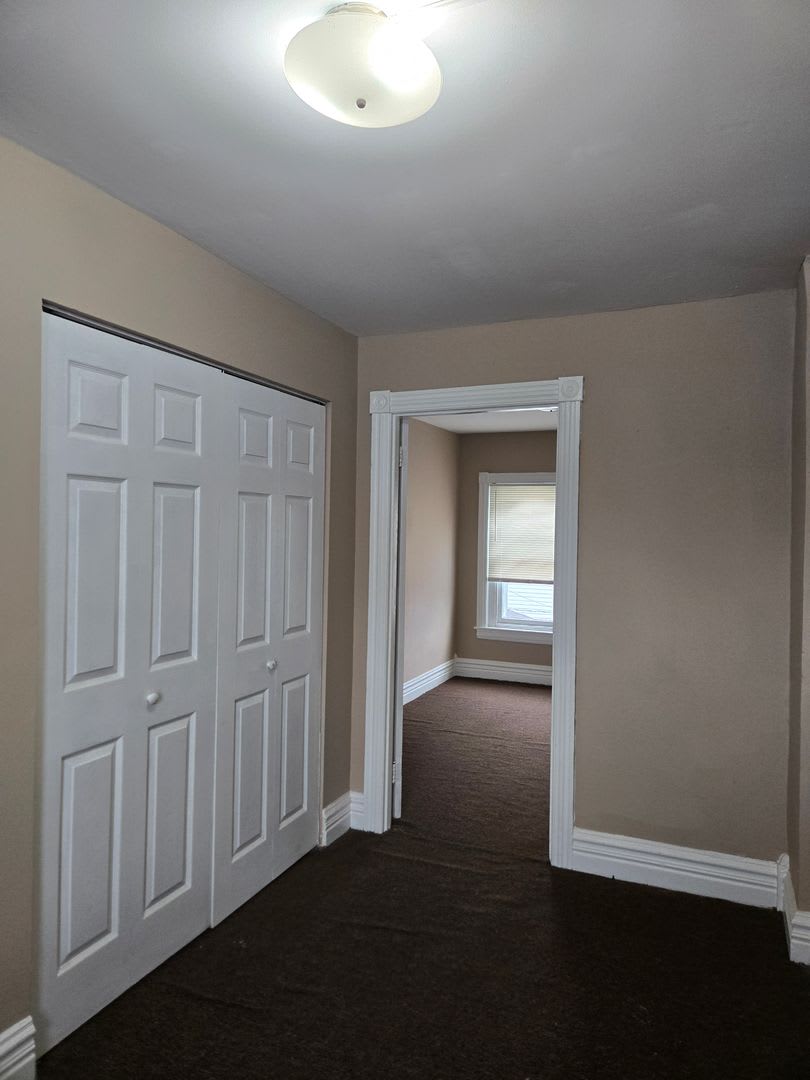 Large 2 bedroom, 1 bathroom HOUSE – photo 5