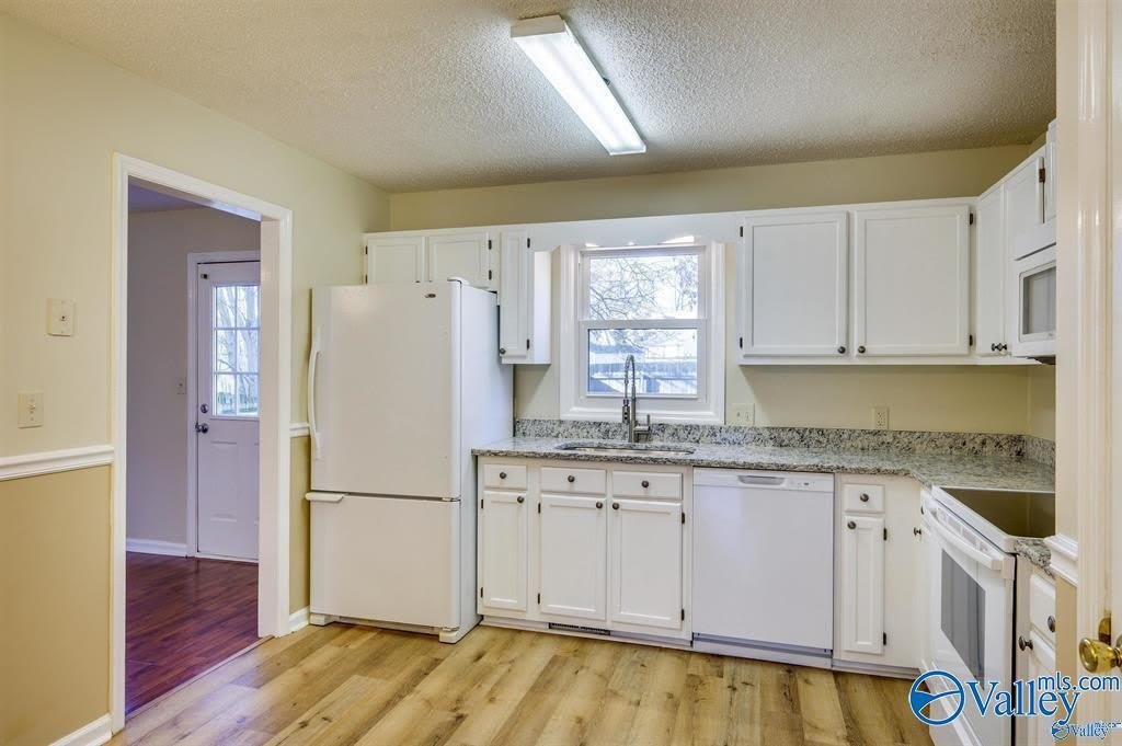 124 Suffolk Drive – photo 3