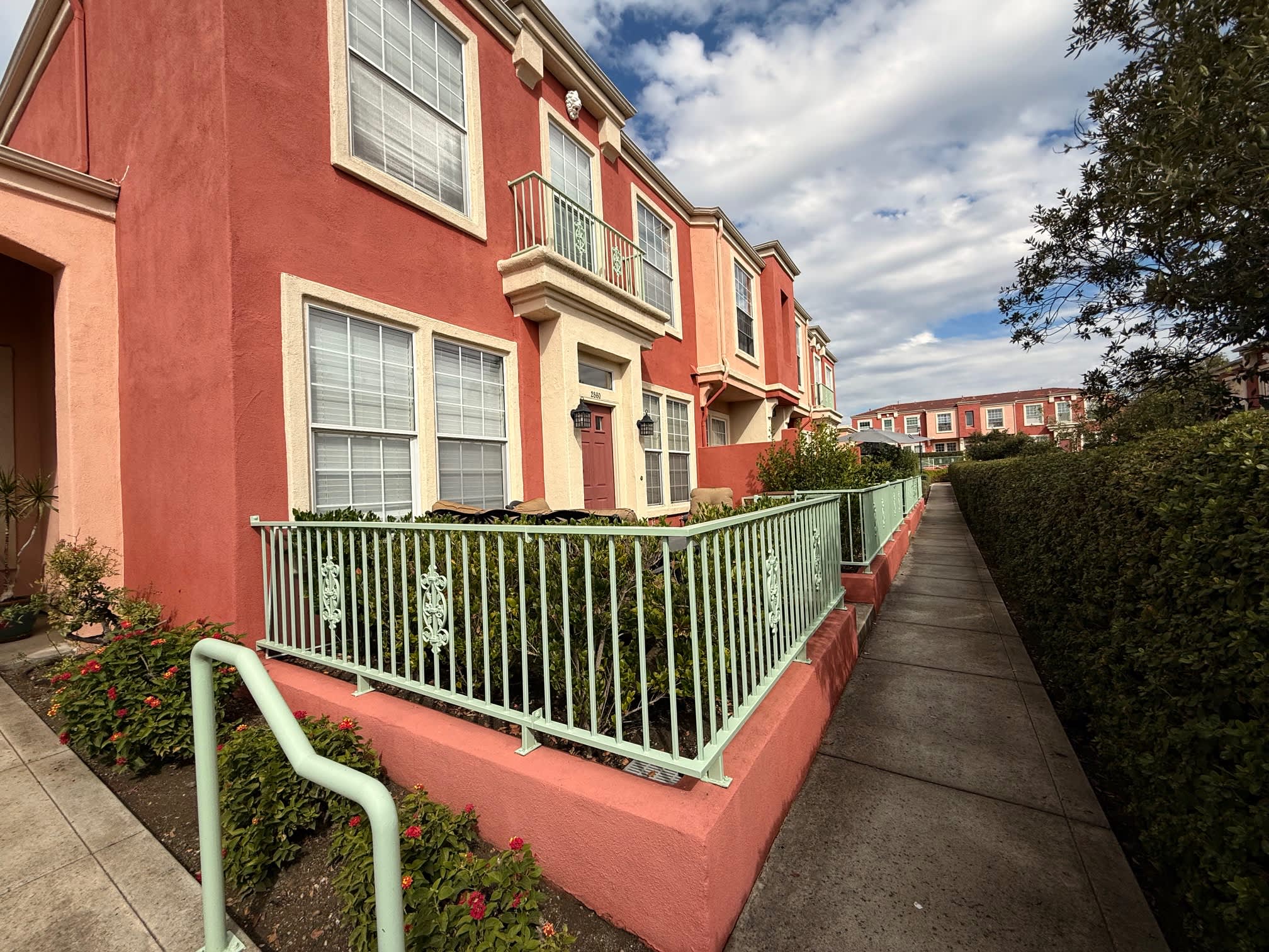 2860 Victoria Ave – photo 3
