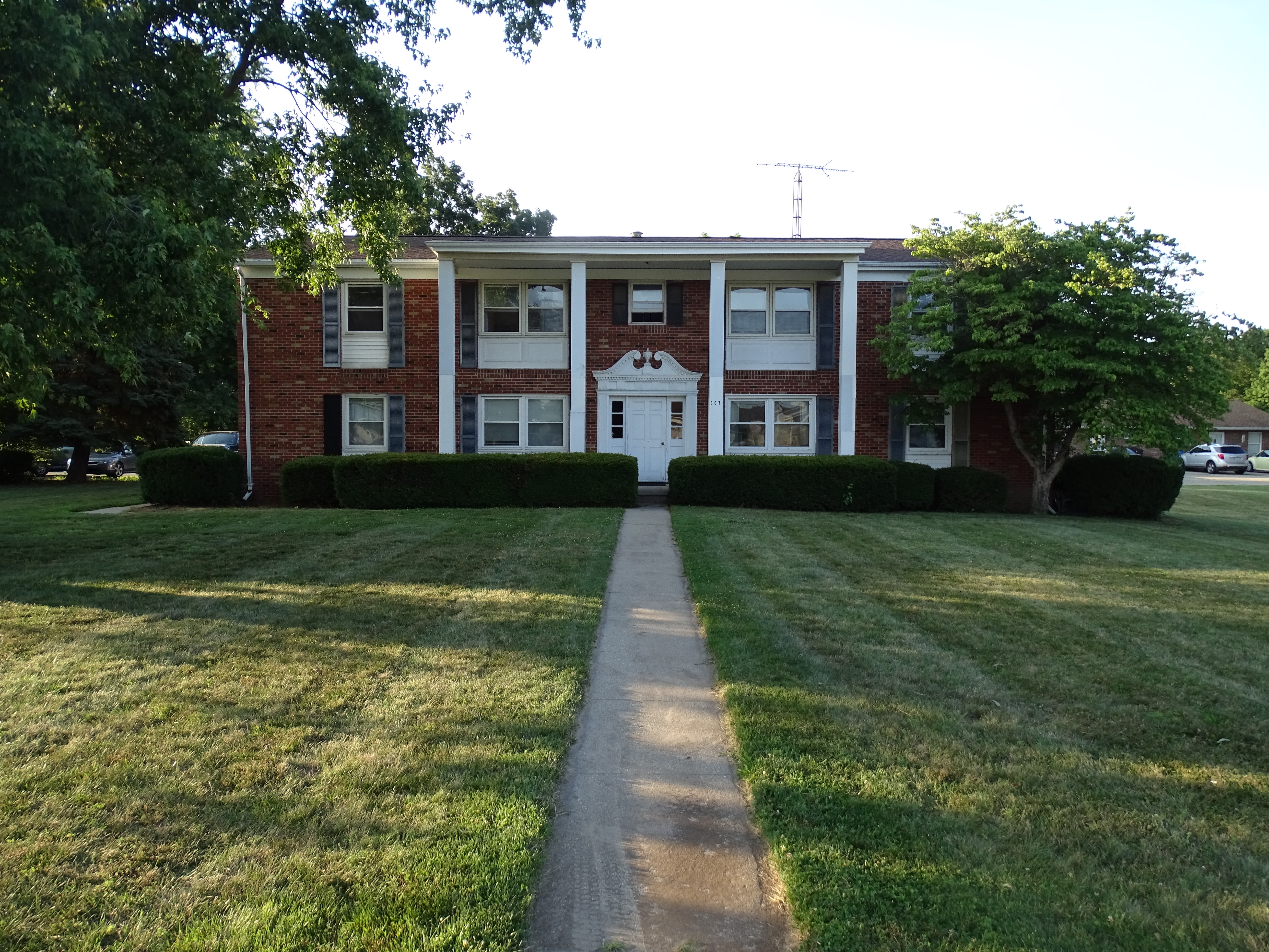 307 E Coomer St – photo 2