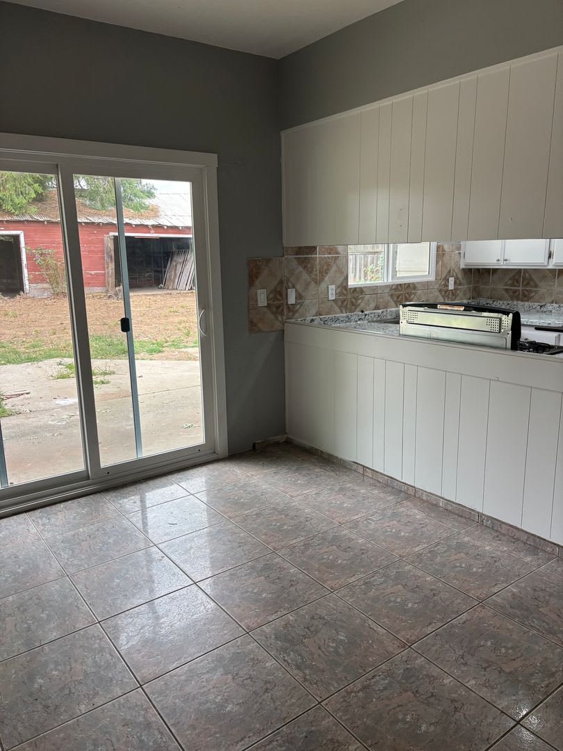 4 B/D 2 BA Home in Gridley AVAILABLE NOW! – photo 5