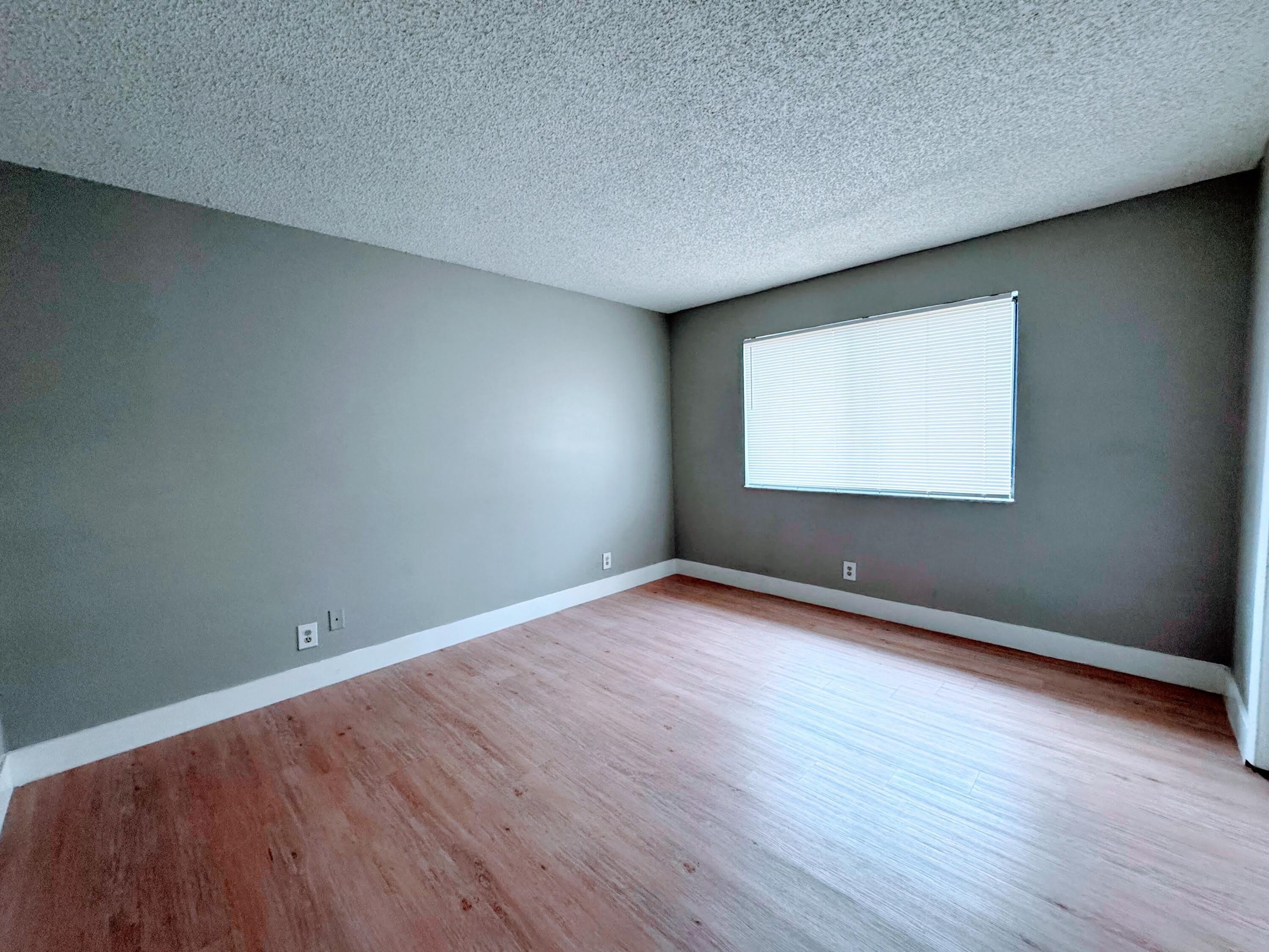 193 Lakeview Drive – photo 2