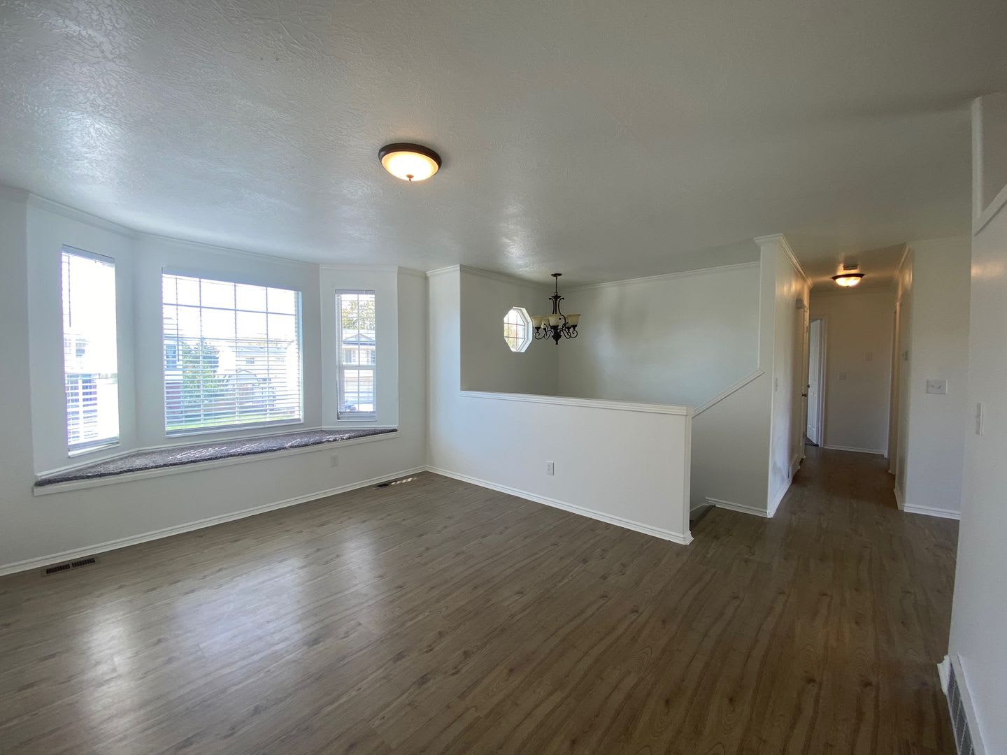 Beautiful 4 Bedroom Home In Clinton – photo 3
