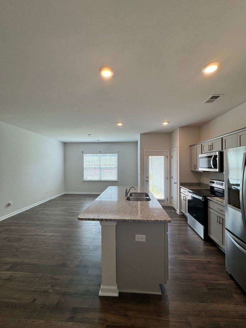 Charming 3BR Townhome in Greer – photo 3
