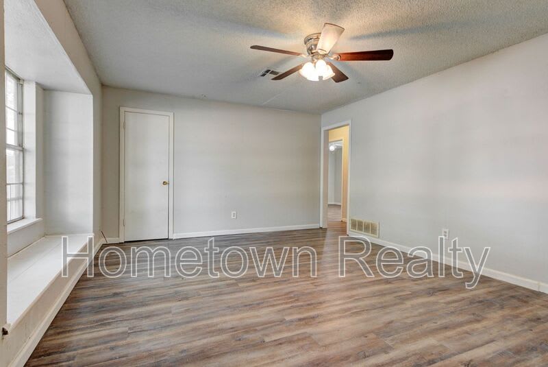 208 W Shadywood Drive – photo 5