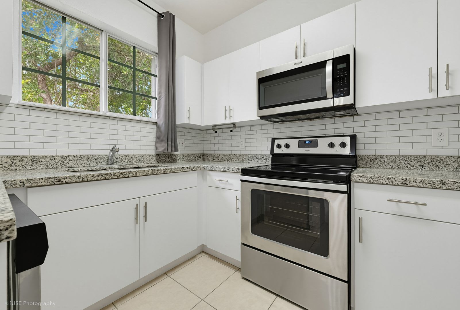 Modern 3 Br 2 Ba Condo In Gated Caribbean Isles Available Now – photo 2