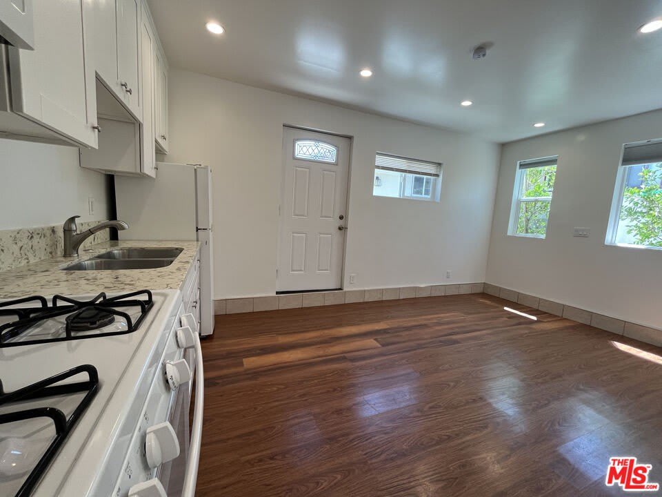 3901 S Orange Dr – photo 5