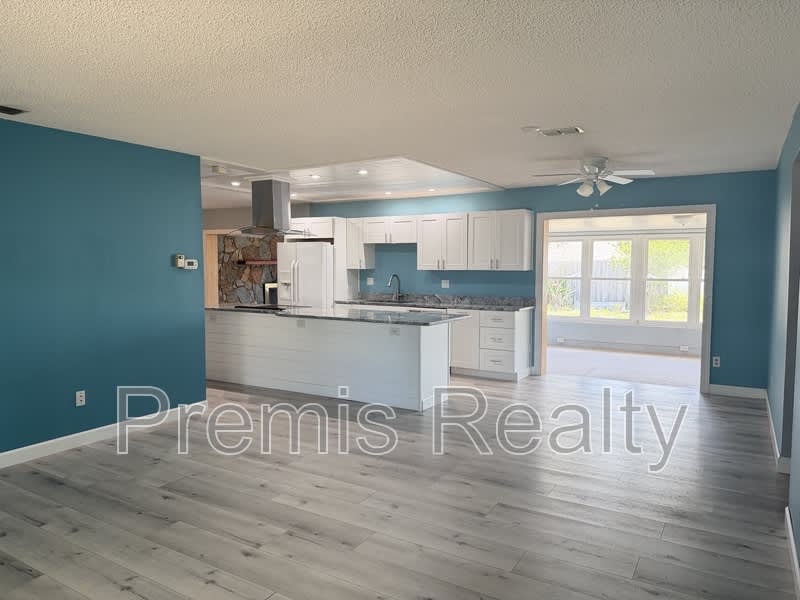 2309 Malcolm Drive – photo 2