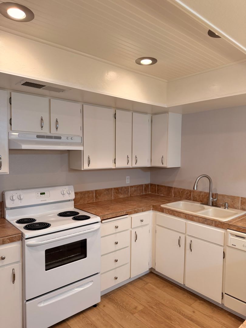 2-tbedroom, 2-bath home in Redding – photo 1