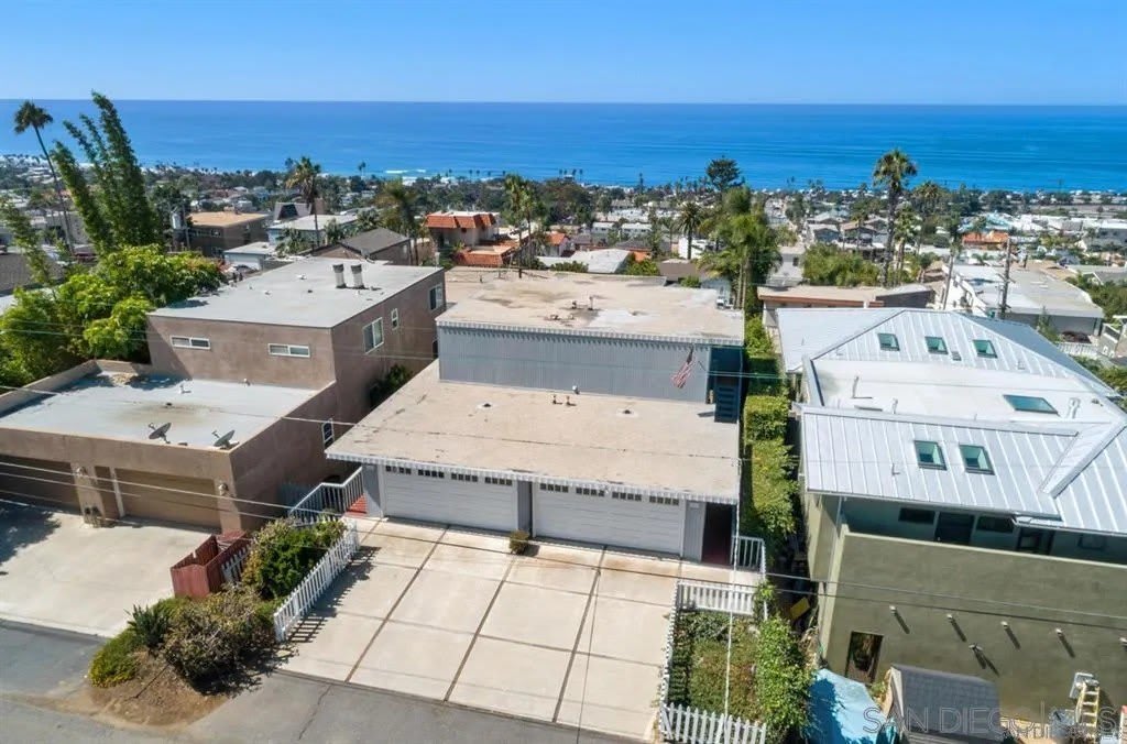 2212 Edinburg Ave – photo 1