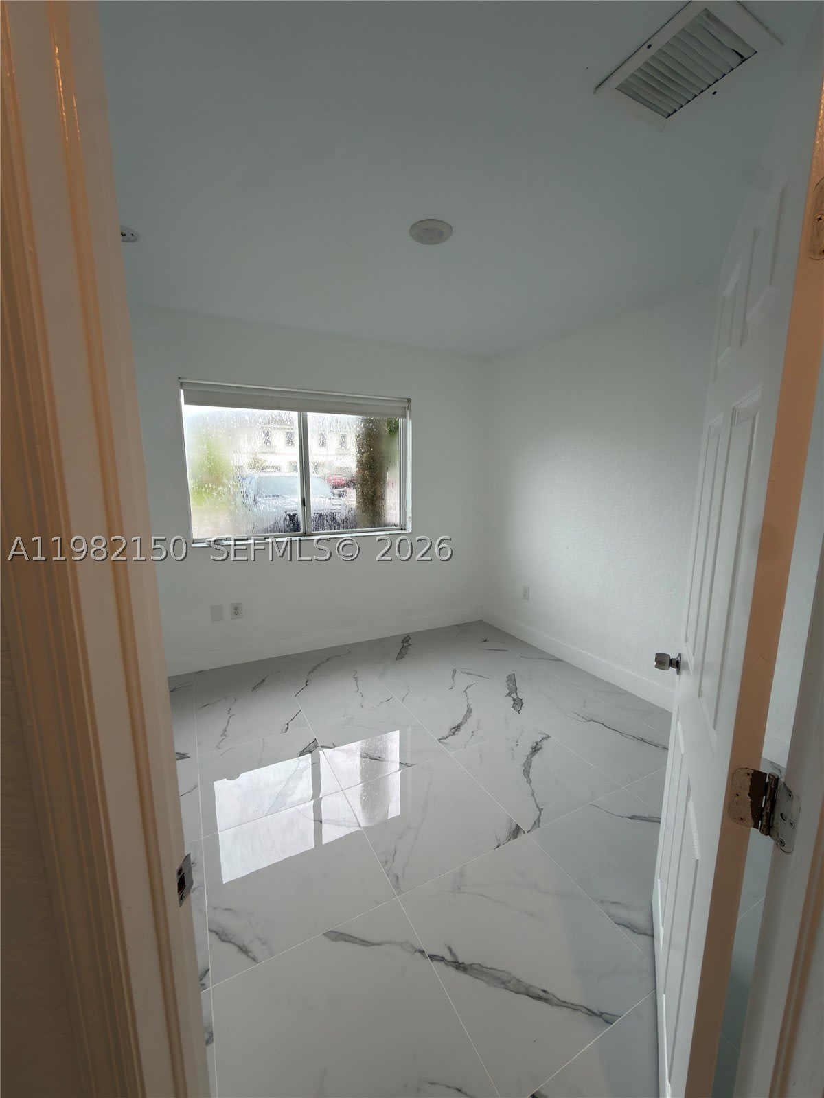 689 NW 6th St – photo 5
