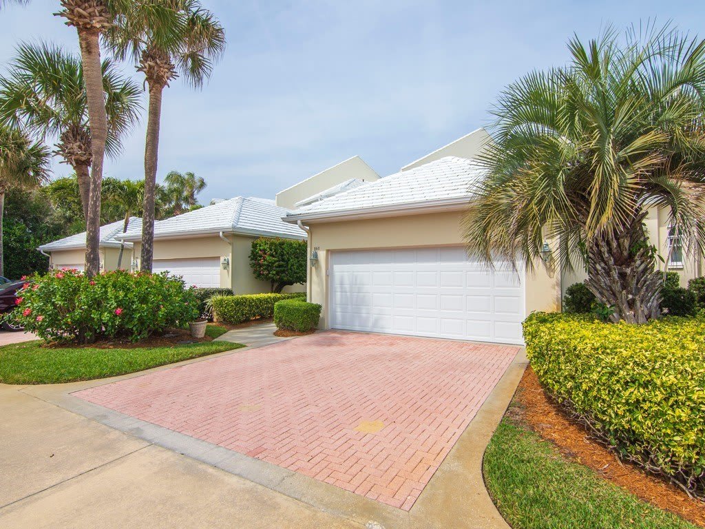 560 N Monterey Drive – photo 2