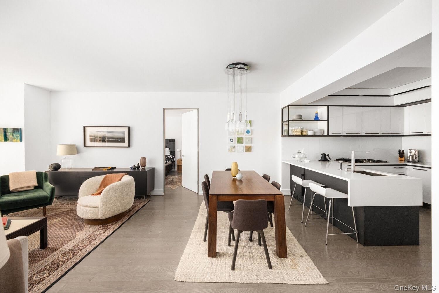 70 CHARLTON Street – photo 1