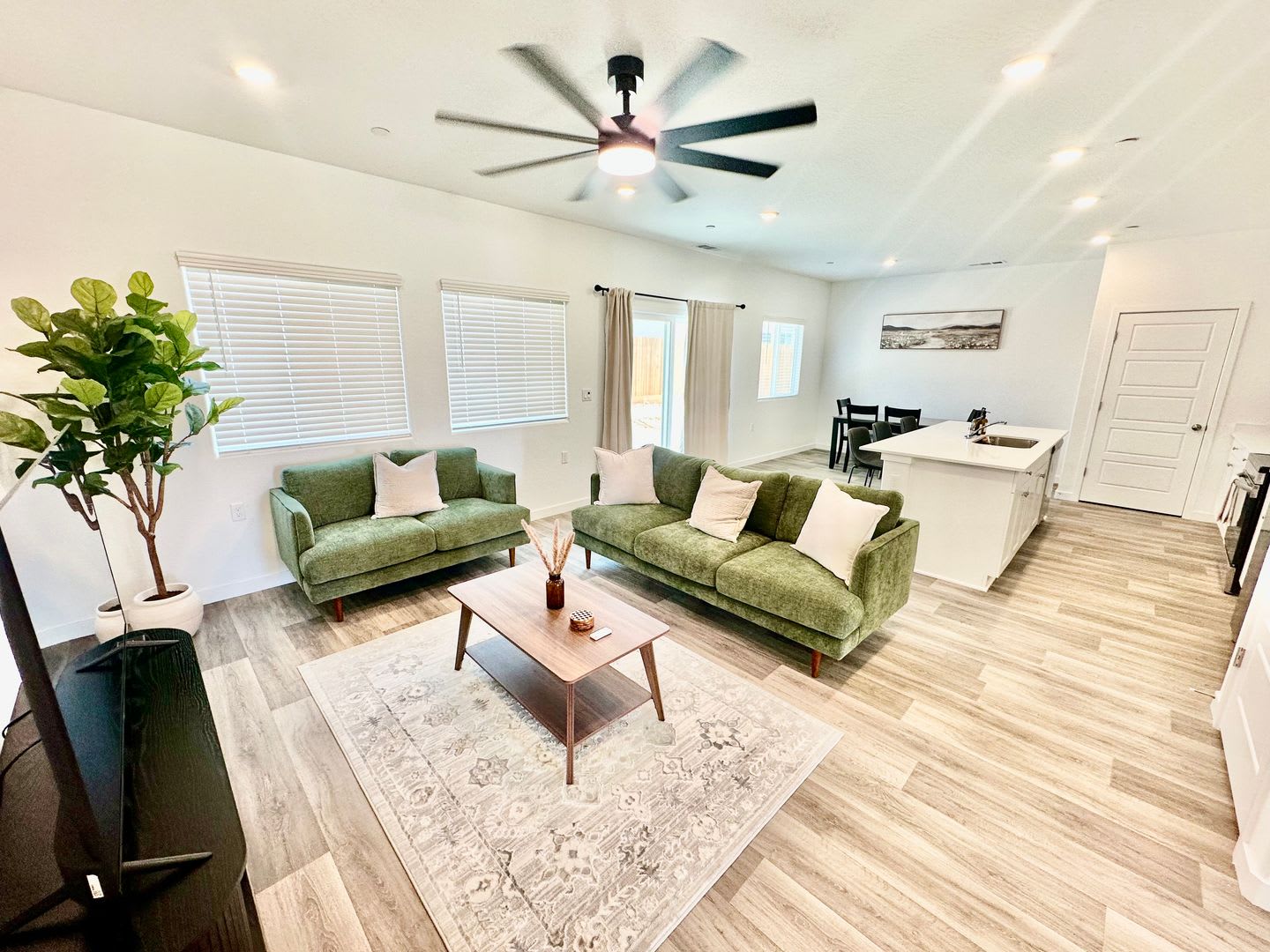 BRAND NEW 4/2.5 Lennar In Riverstone Community – photo 5