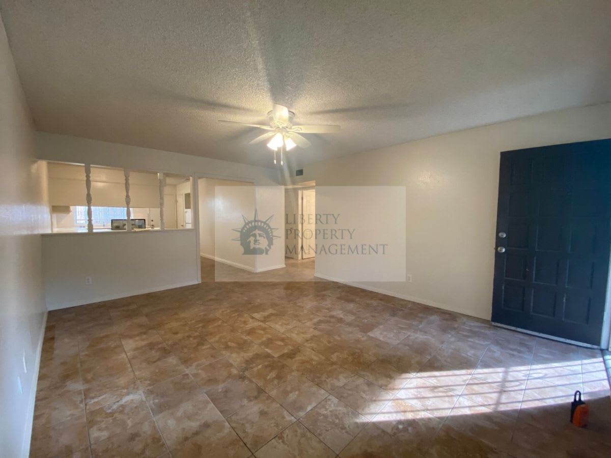 4281 N Chestnut Ave – photo 5
