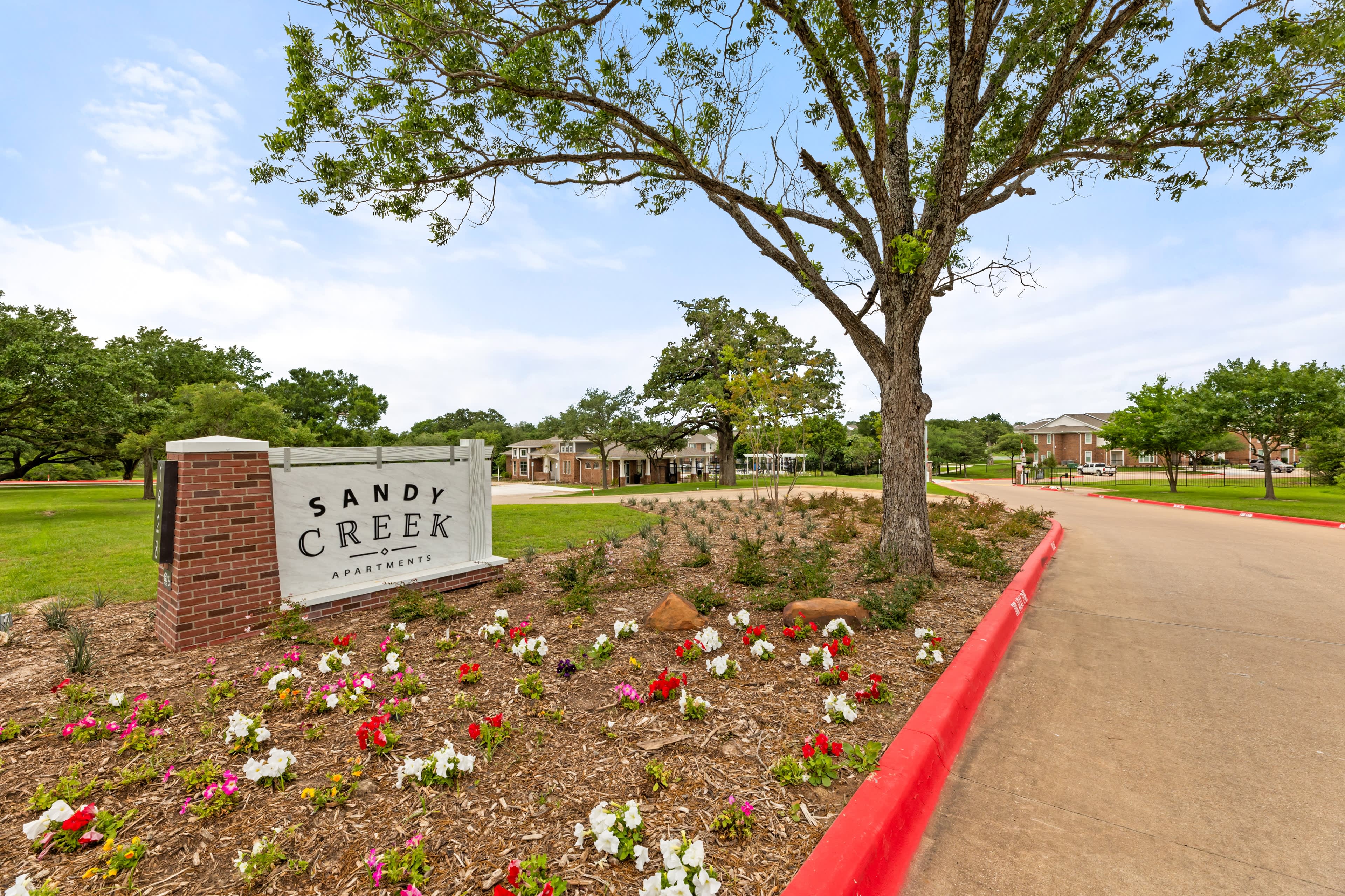 Sandy Creek Apartments – photo 2