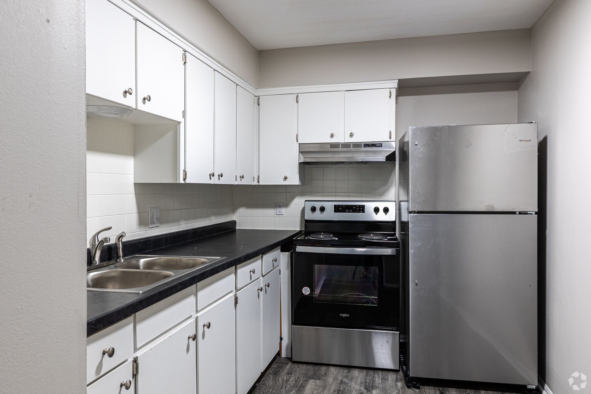 Mission Manor Apartments – photo 2