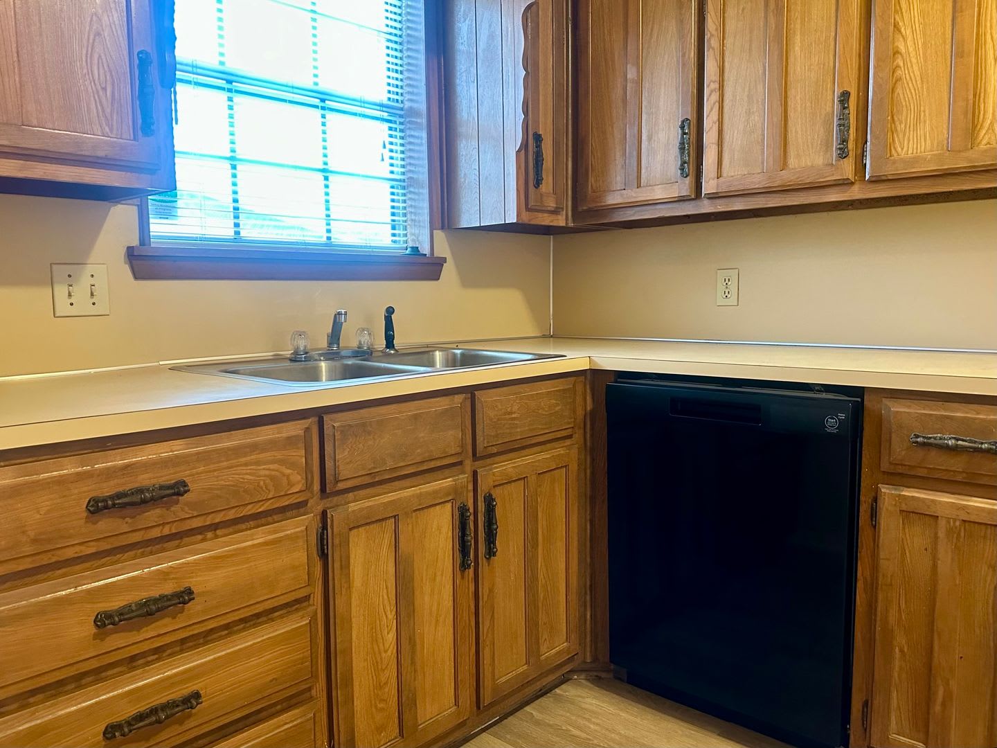 Townhome *Leasing Special Available* – photo 4