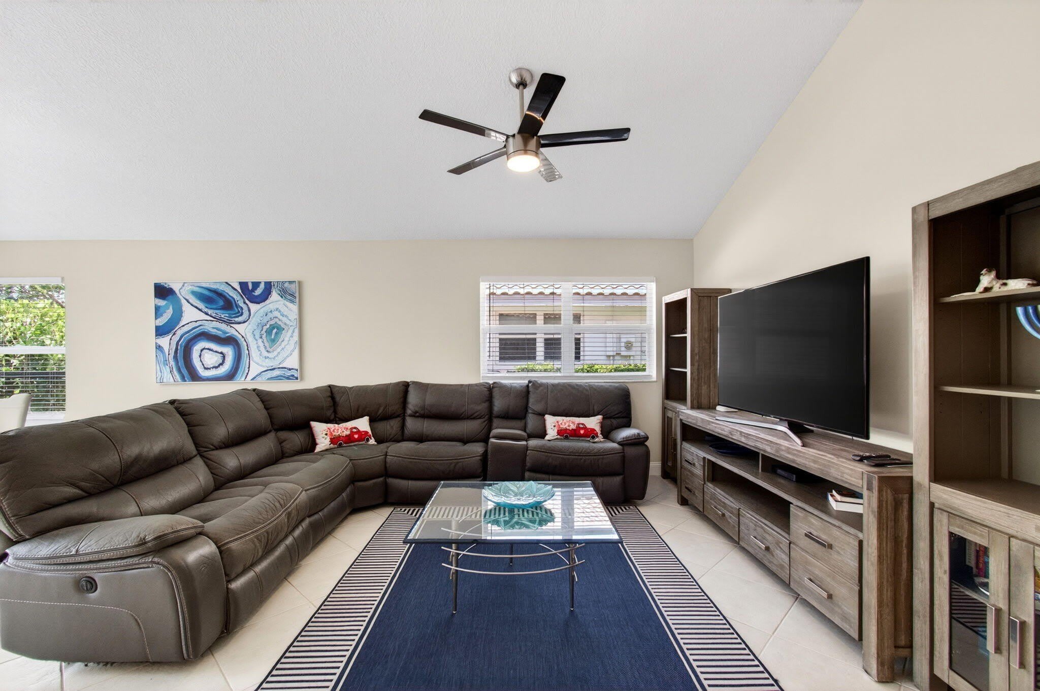 2034 NW 52nd Street – photo 4