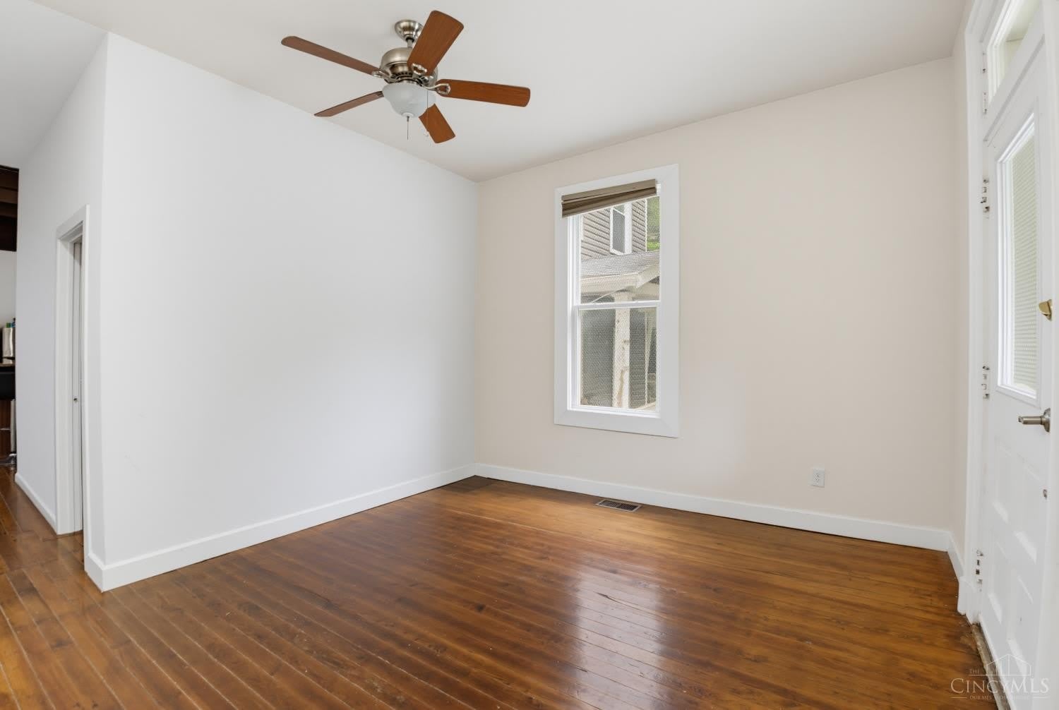 760 Straight Street – photo 4
