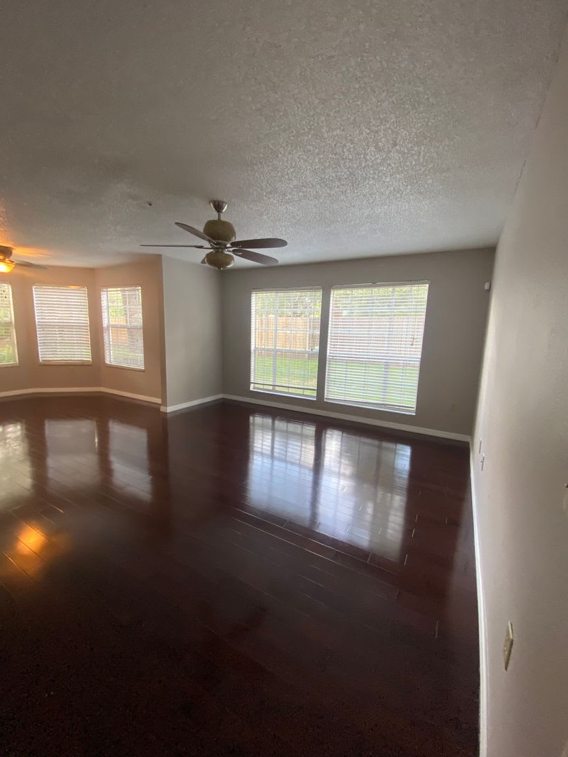 Gorgeous 3 bedroom 2 bath Will Not Last ( FIRST FLOOR ) – photo 3