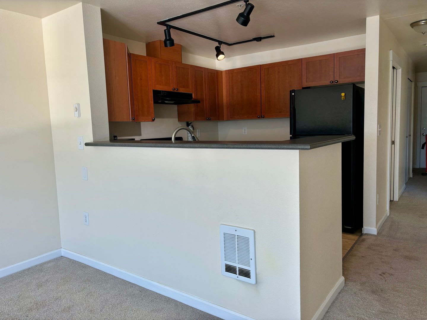 Top Floor West Facing 1bd/1ba Condo with Sound Water Views! – photo 5