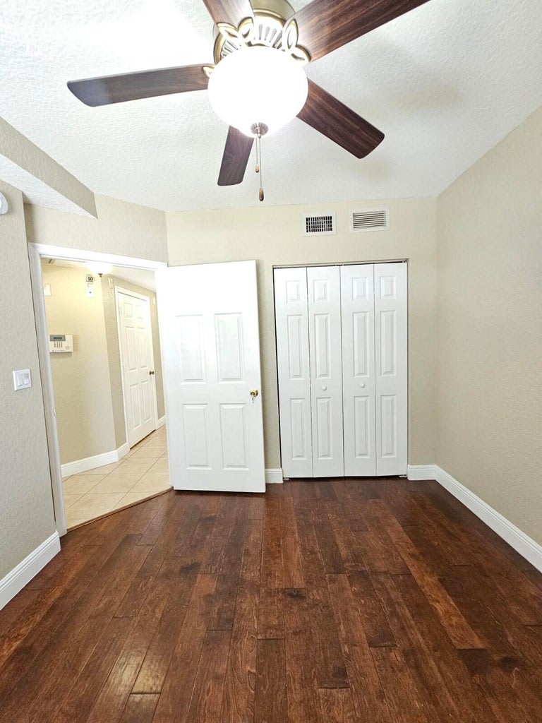 1049 Golden Lakes Blvd – photo 5