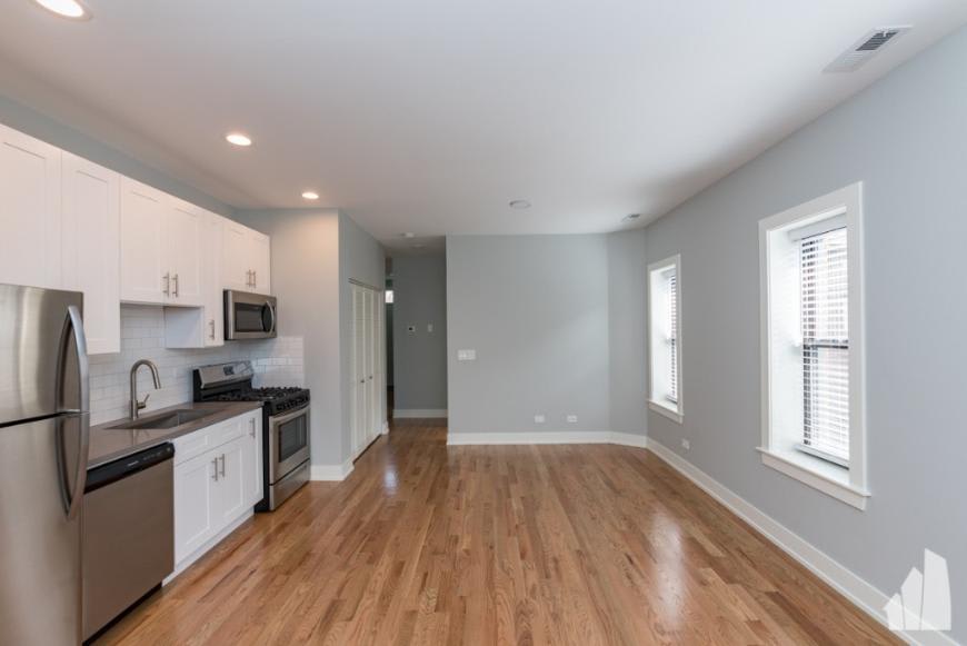 2107 N Sedgwick St – photo 2