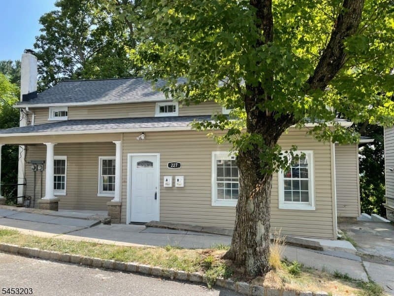 227 William St – photo 1