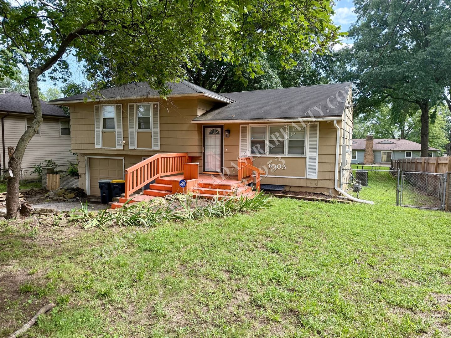 Beautiful 3 Bed Home in KCMO-Available NOW!! – photo 4