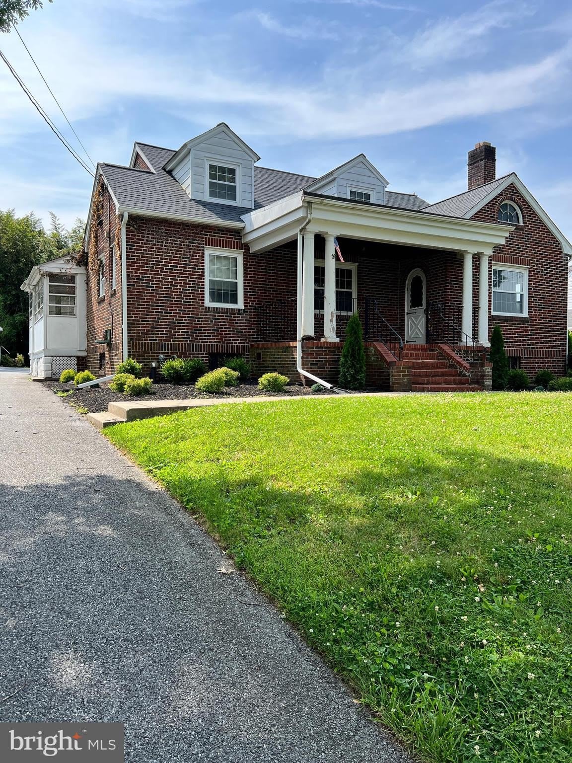 9409 BELAIR Road – photo 2