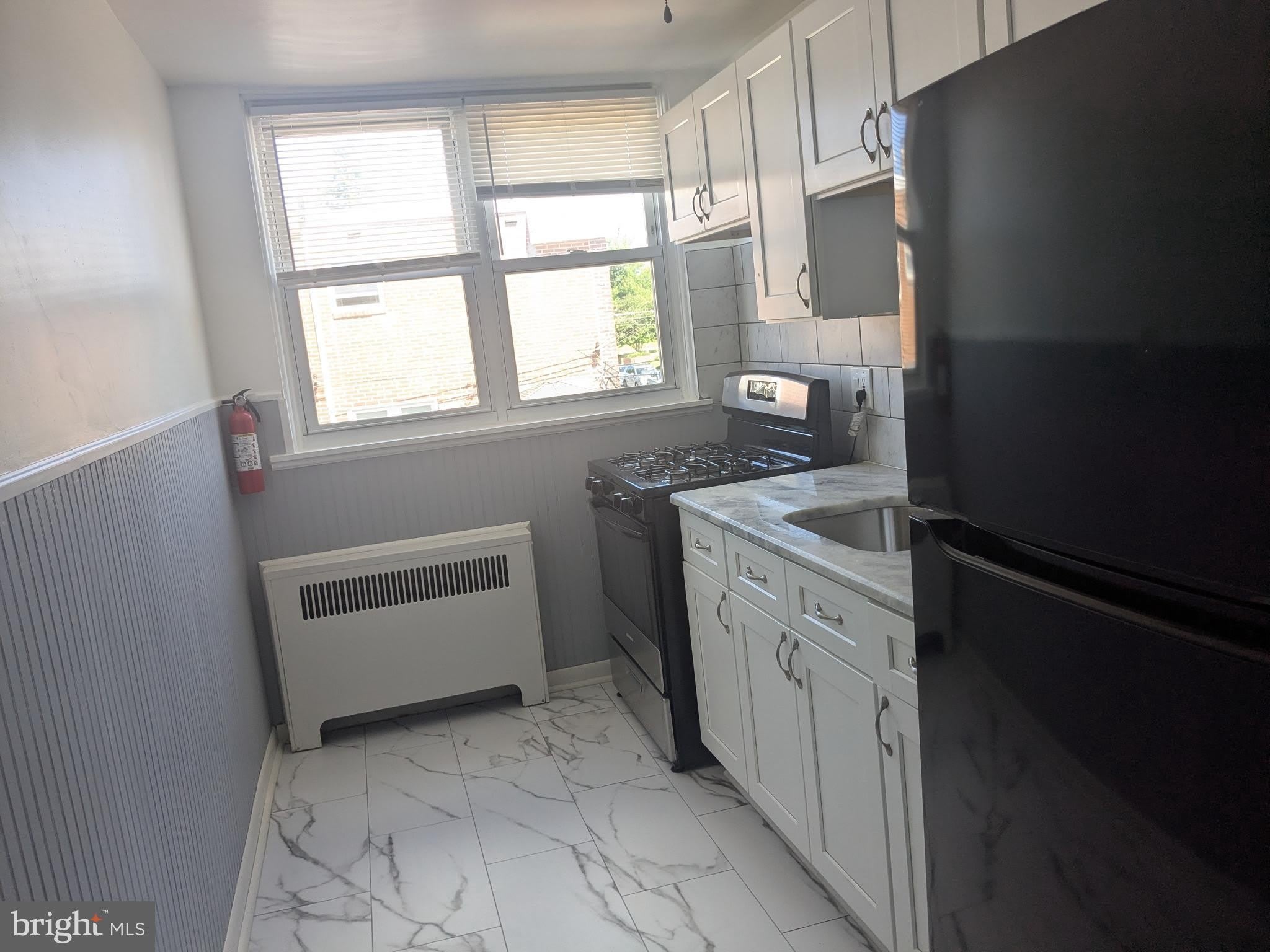 1327 E WEAVER Street – photo 2