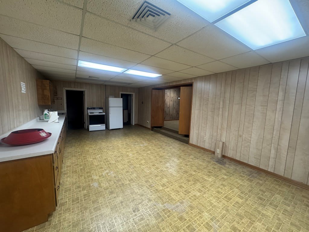 107 W Burdeshaw St – photo 4