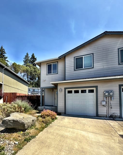 2640/2642 Reid Avenue – photo 1