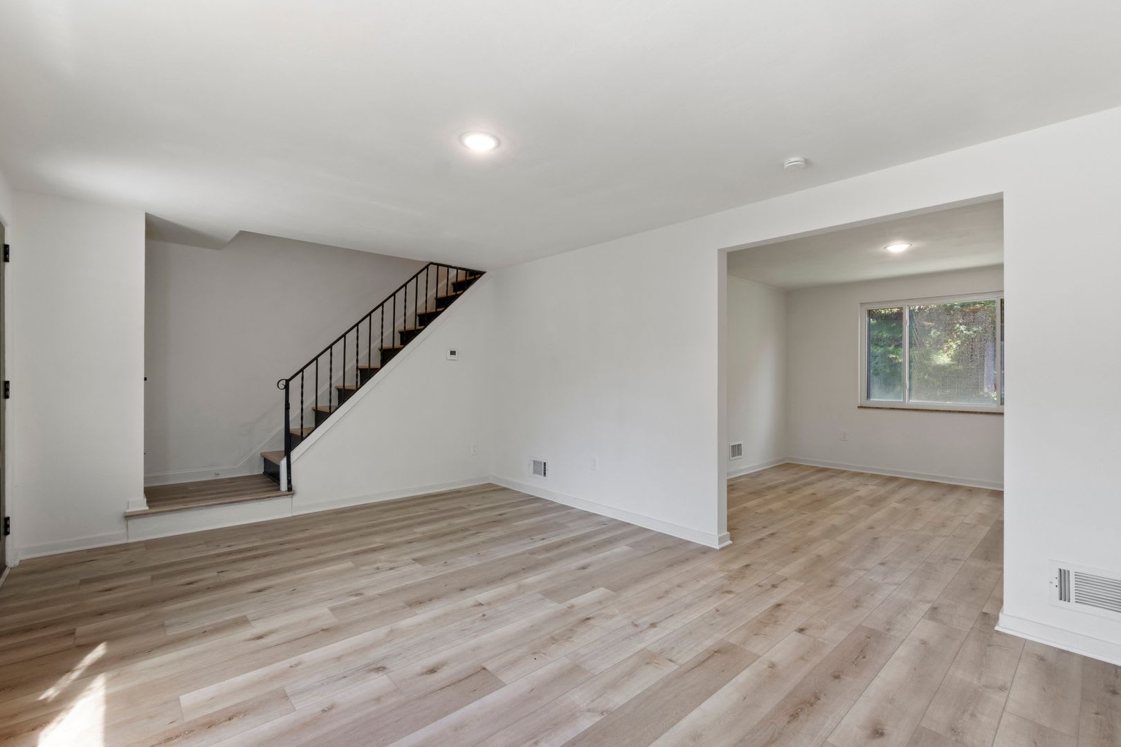 READY FOR MOVE IN! Don't miss this RENOVATED 2 bedroom in BEECHVIEW! – photo 3