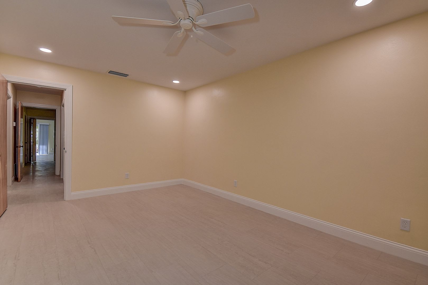 Luxurious 4 bedroom, 3 bath pool home. – photo 5