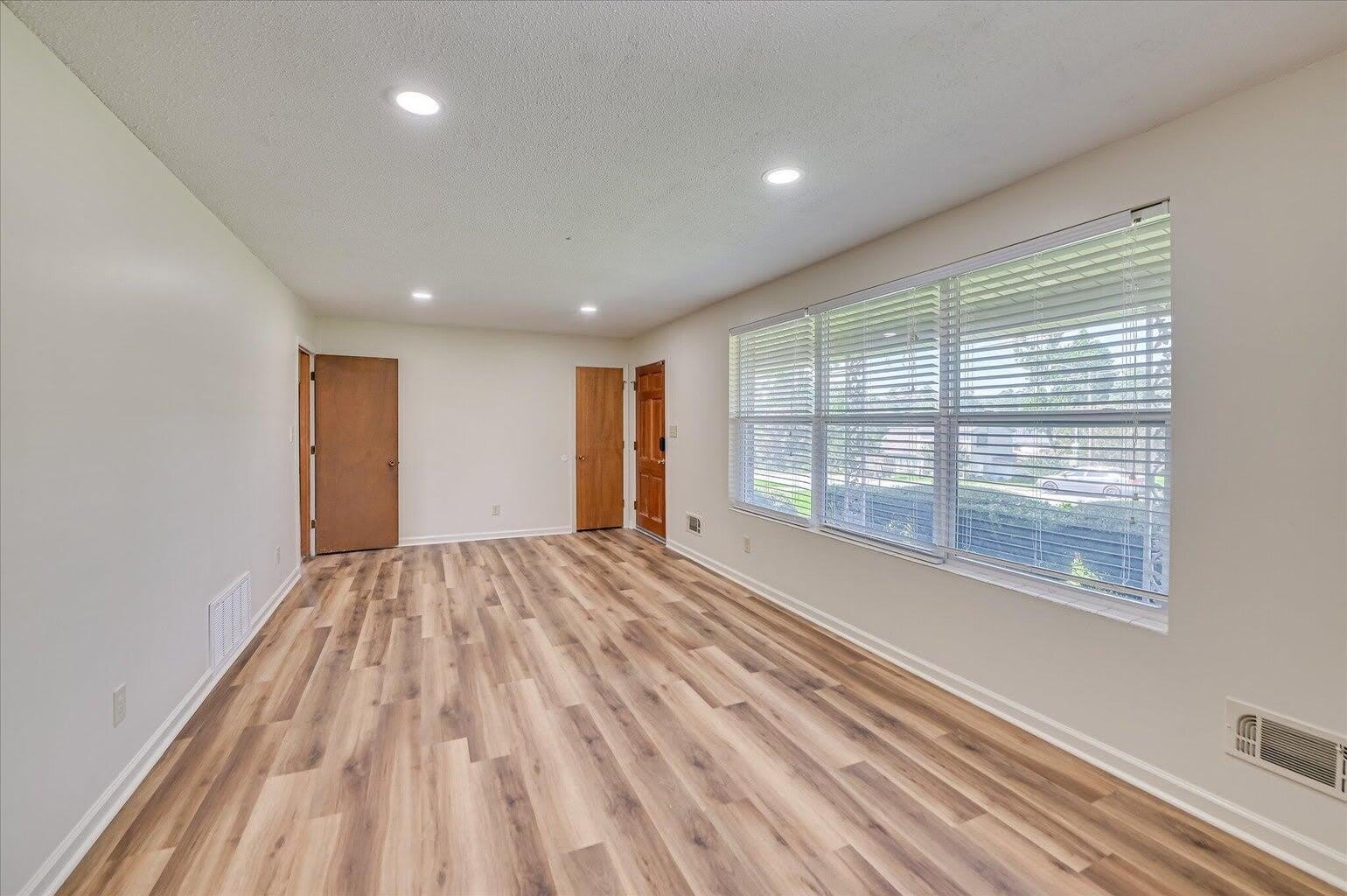 242 Maywood Drive – photo 4