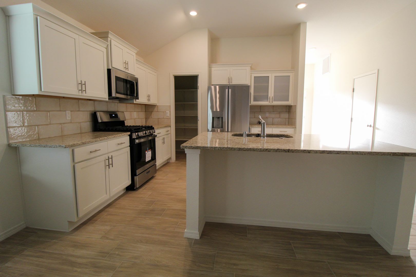 1208 Golden Summer Pl Brand-New 4-Bedroom Home – photo 4