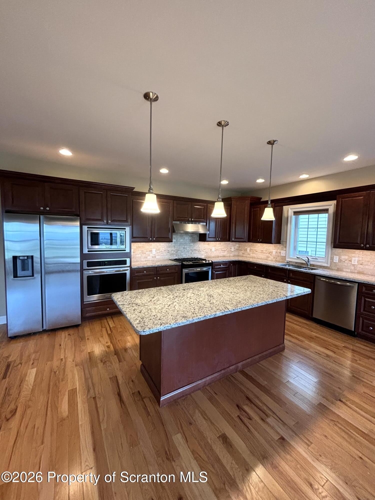 1803 Robinson Close – photo 5