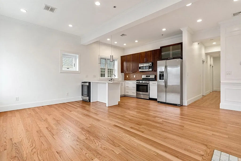 823 E 6th St Unit 8 – photo 5