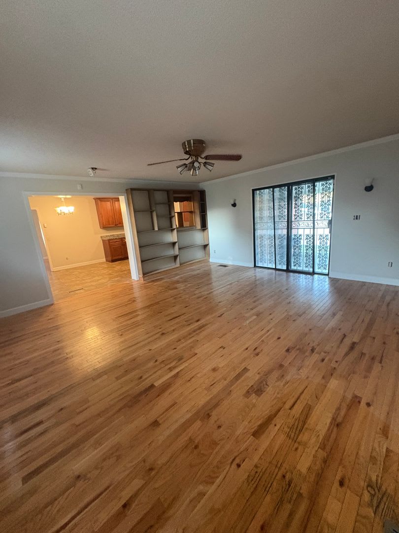 Coming Soon Don T Miss This 3 Bedroom 1 5 Baths With Garage Fenced Backyard Den And Patio For 1995 Near 153 – photo 3