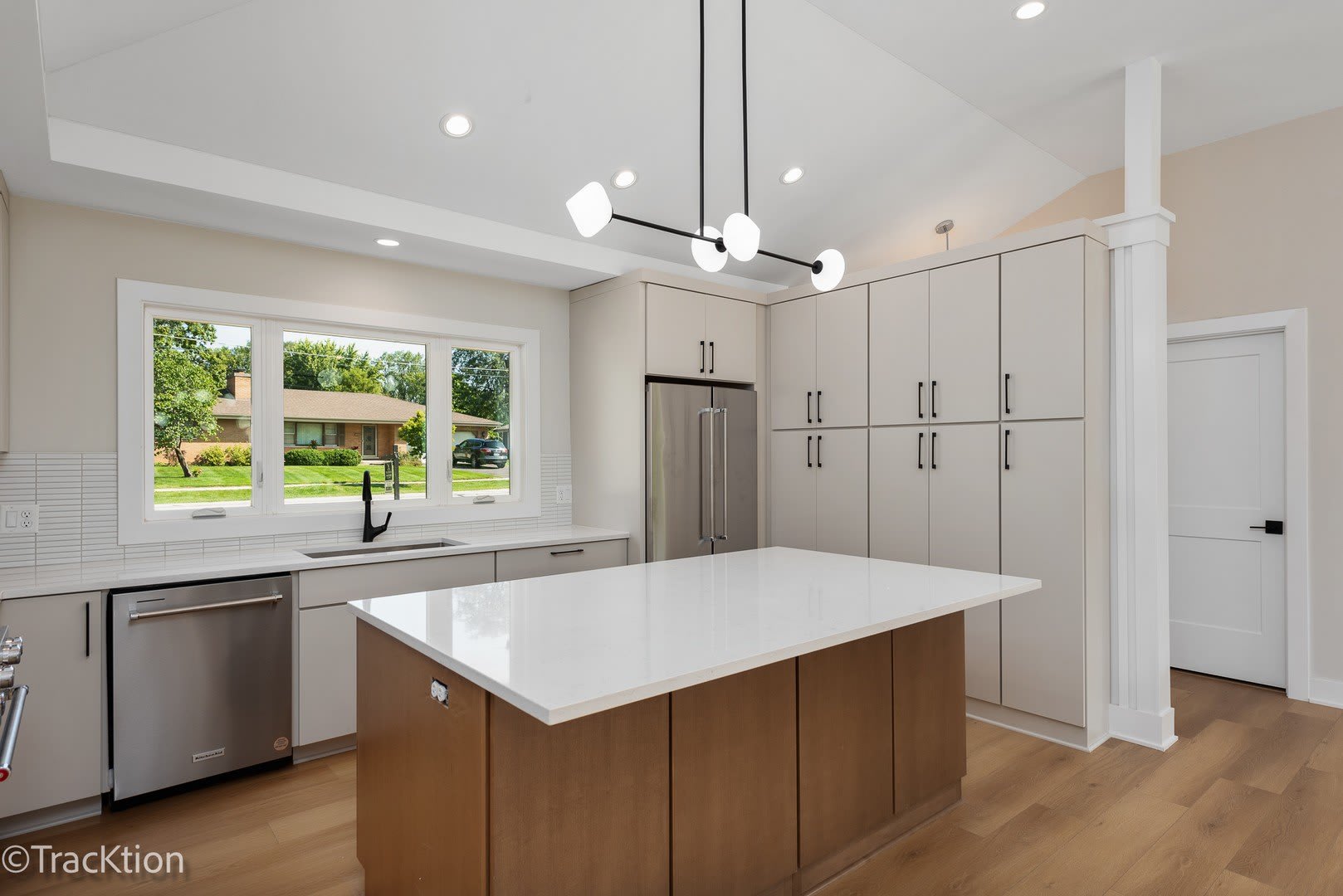 137 W Chicago Avenue – photo 5
