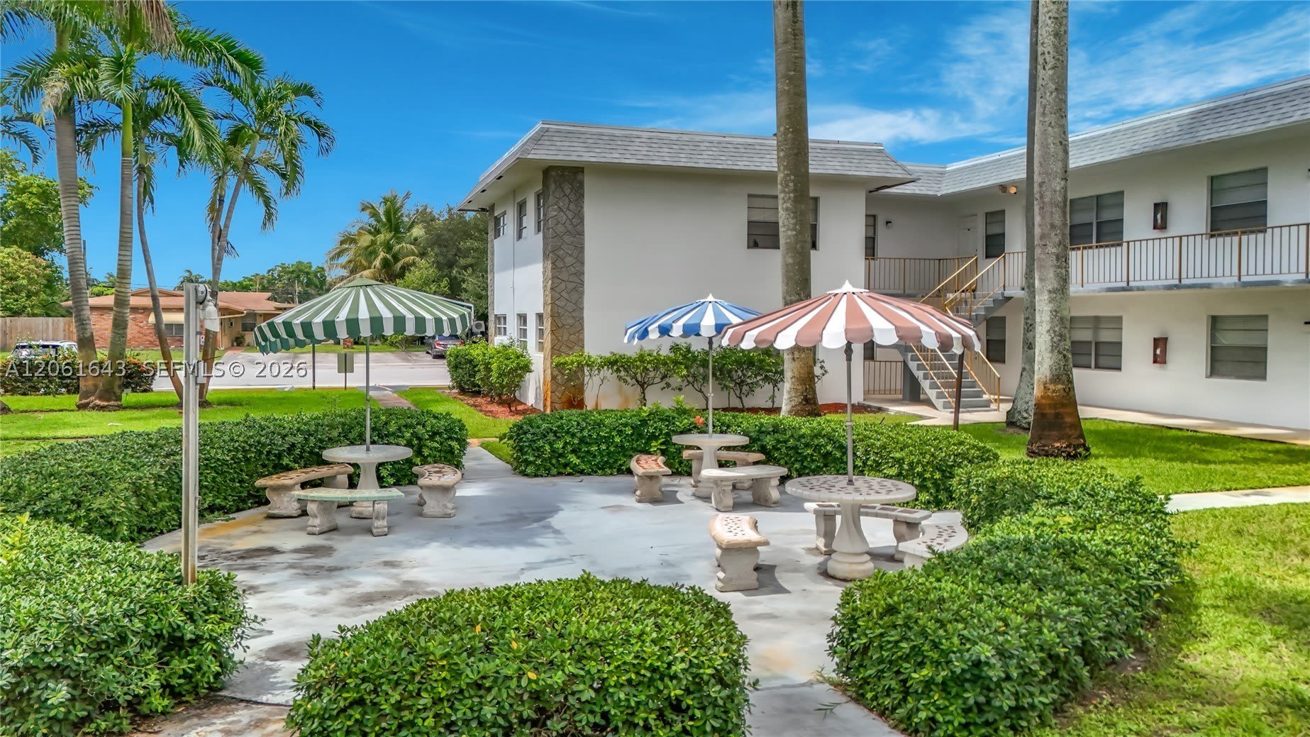 6211 SW 37th St – photo 3