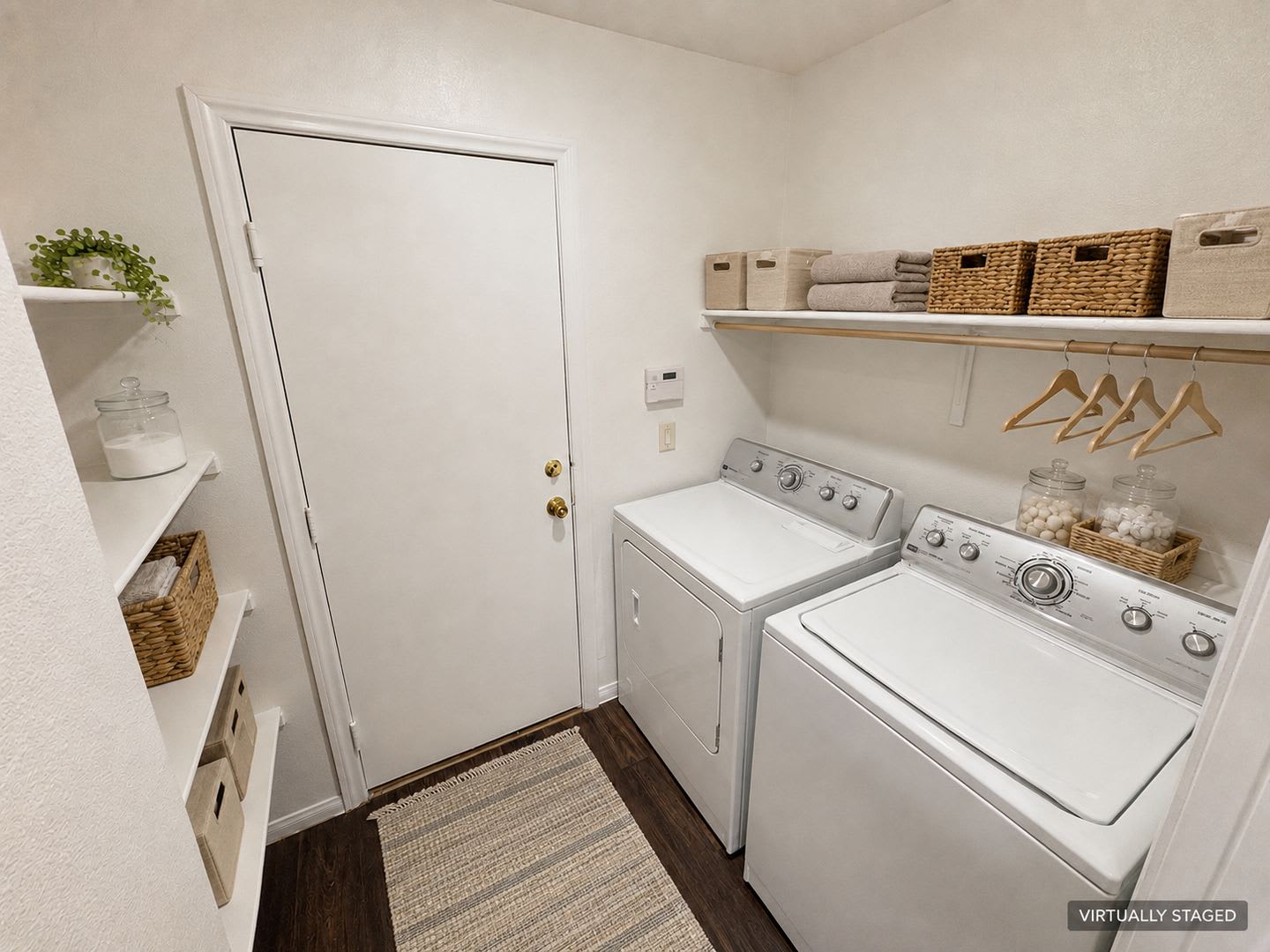 Beautiful 4Bed 3Bath 2Car Residence Located In Summerlin Near Town Center Drive – photo 5