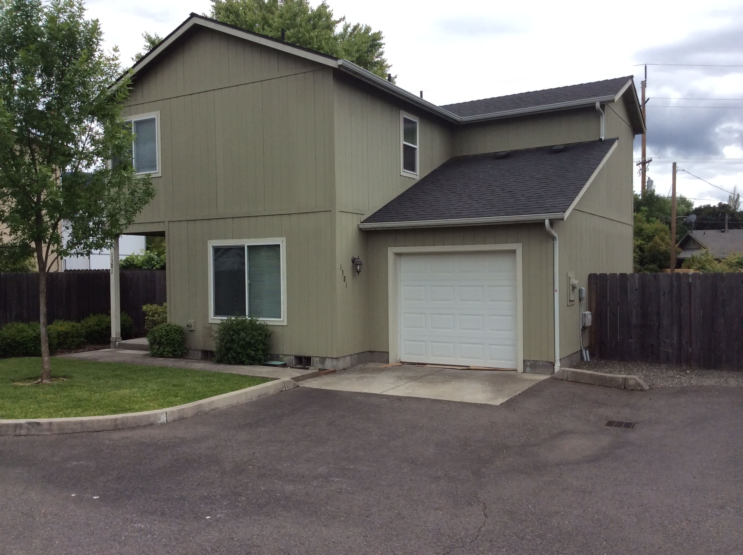 1381 SE M St – photo 1